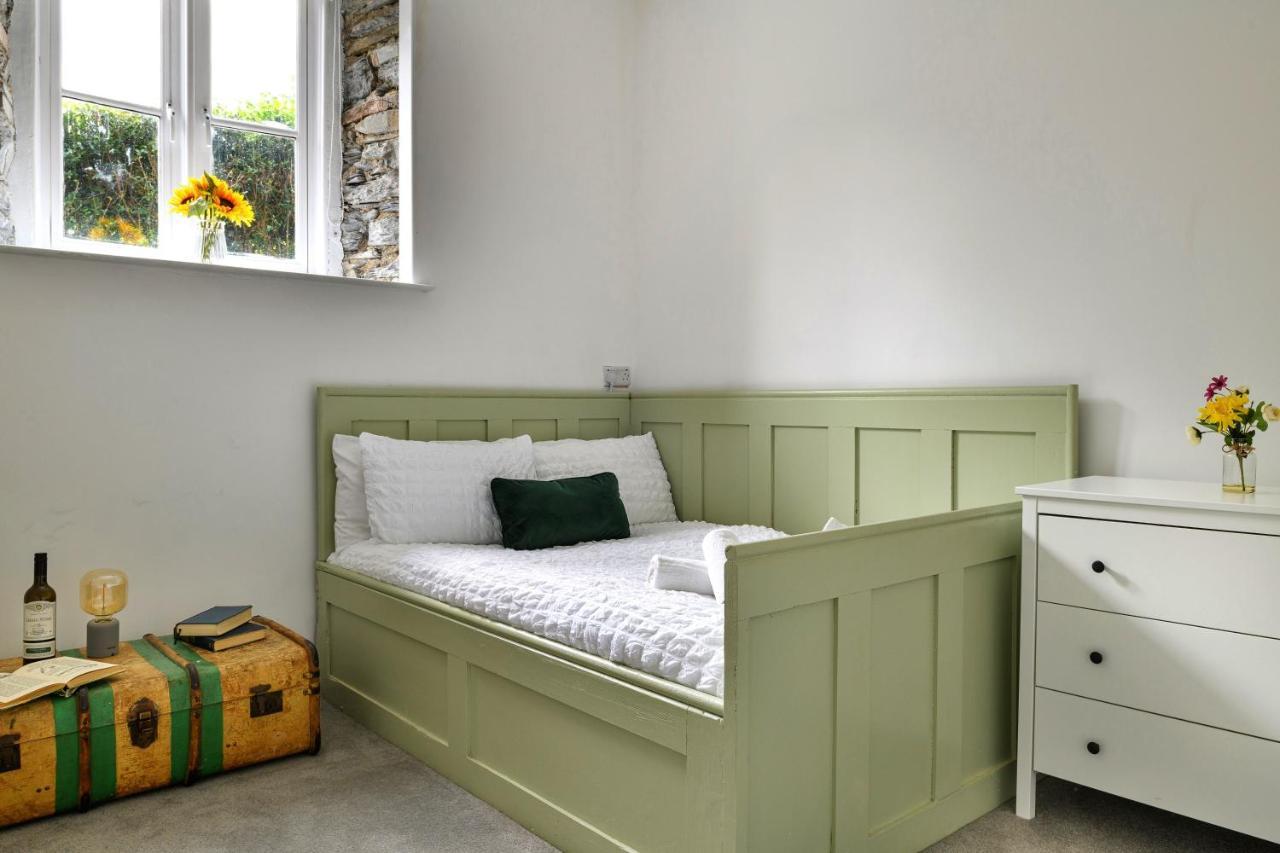 Finest Retreats - Luxury Converted Chapel With Hot Tub & Games Room Dinas Mawddwy Extérieur photo