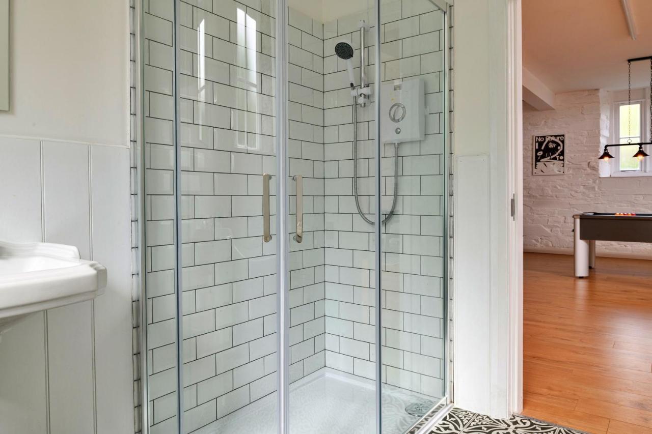 Finest Retreats - Luxury Converted Chapel With Hot Tub & Games Room Dinas Mawddwy Extérieur photo