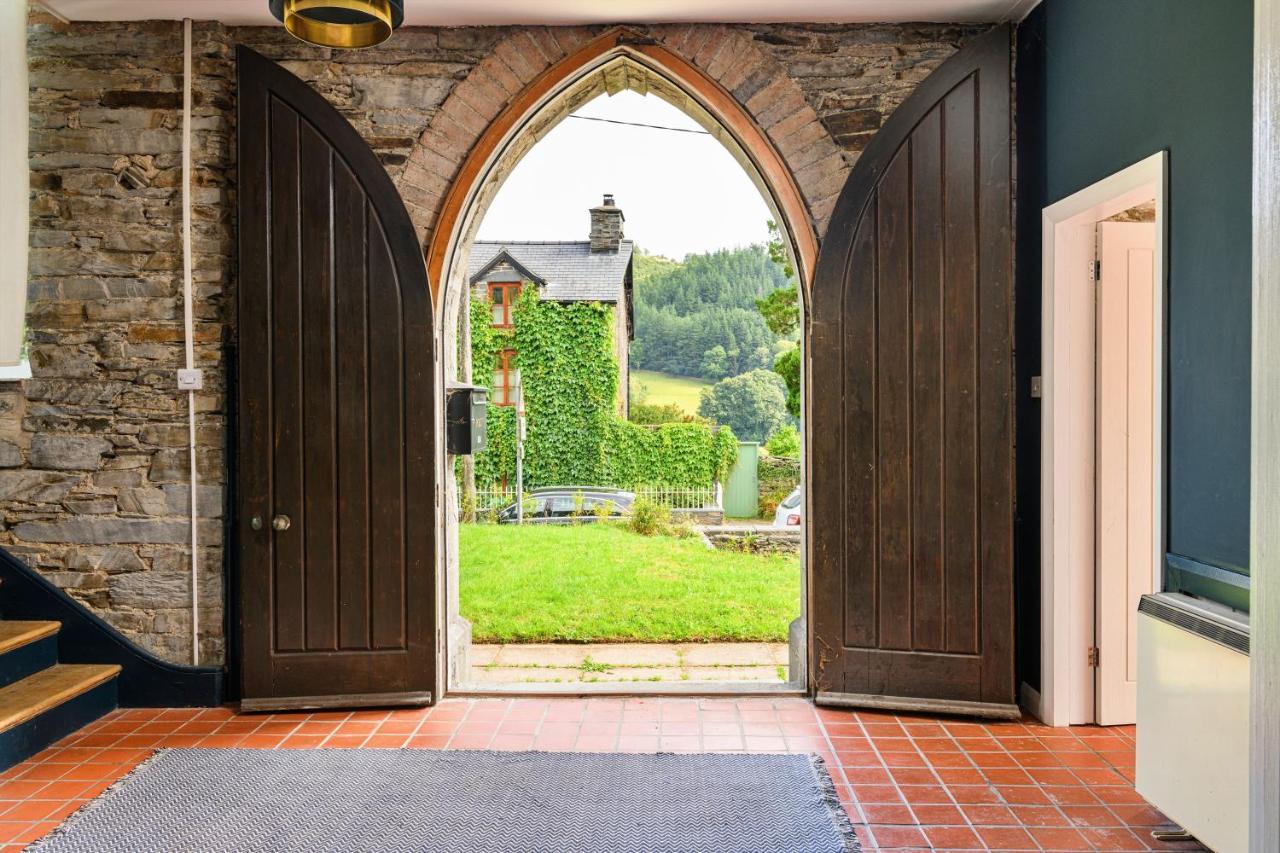 Finest Retreats - Luxury Converted Chapel With Hot Tub & Games Room Dinas Mawddwy Extérieur photo